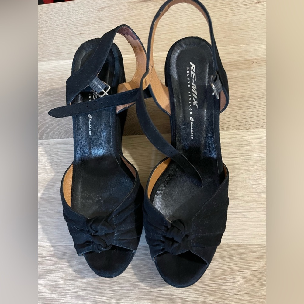RE-MIX Tivoli in Black Suede size 9 EUC